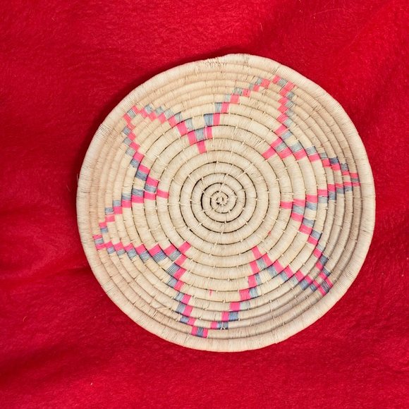 Basket, Inuit Eskimo Vintage Native Indigenous art, star design, 7.5"x2" - Picture 2 of 3